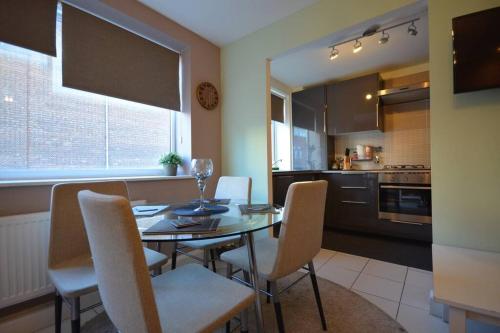 a kitchen and dining room with a table and chairs at Flat in the heart of Camden Town in London