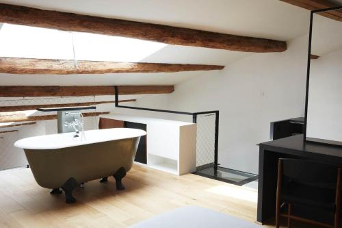 Fotografia z galérie ubytovania LOFT D'ARCHITECTE SUR LE VIEUX PORT v destinácii Marseille