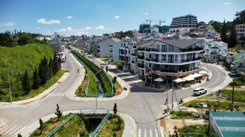 a street in a city with a building at An Vy Hotel in Da Lat