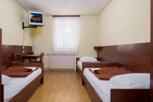 Gallery image of HOTEL KRALJEVICA - zajednička kupaonica - shared bathroom in Kraljevica