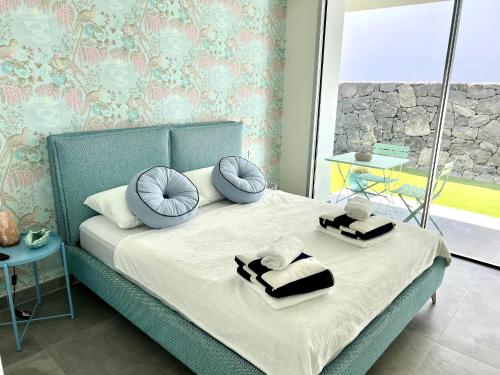 Postel nebo postele na pokoji v ubytování Villa Veiga with heated pool