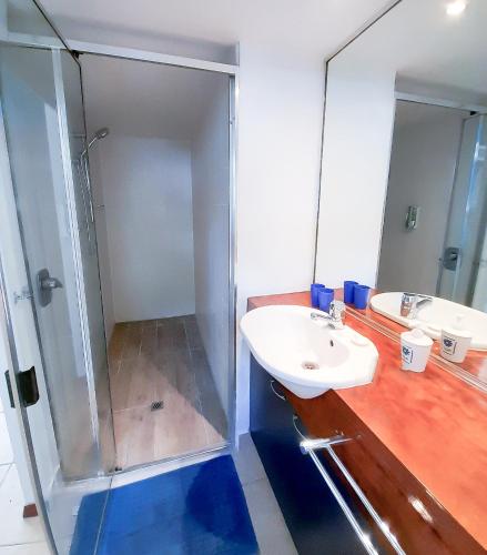 Un baño de Sky Island Studios