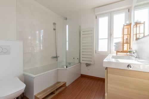 Kúpeľňa v ubytovaní Duplex Reims Gare Centre Arena