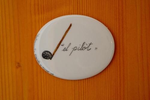 a white plate with a sign that says id mush at Room & Breakfast Cà mea Dina in Ledro
