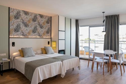 Posteľ alebo postele v izbe v ubytovaní Medplaya Hotel Calypso