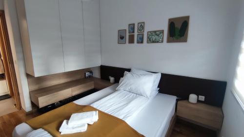 Giường trong phòng chung tại Apartman Tina Gomax