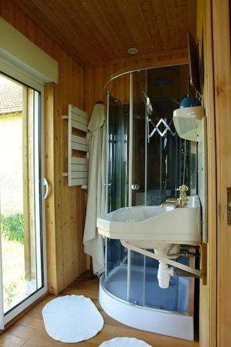 Fotografie z fotogalerie ubytování Maison en bois dans un pré v destinaci Nuits-sur-Armançon