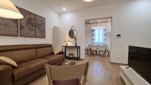 a living room with a couch and a table at Nel cuore di Santa Maria degli Angeli in Santa Maria degli Angeli