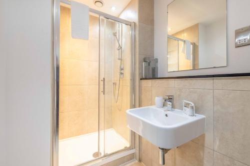 a bathroom with a sink and a shower at 2 BED AT SLOUGH STATION & PARKING - LONDON IN 20 MINS in Slough