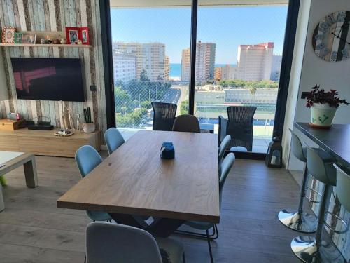 Torre D'Arenas, playa Victoria, piscina y parking