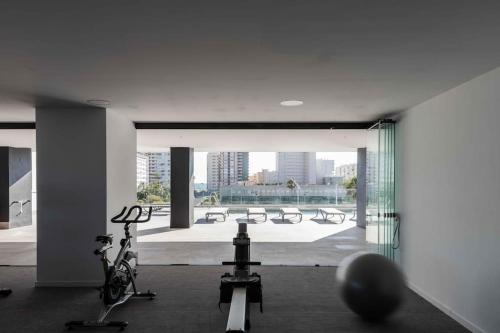 Torre D'Arenas, playa Victoria, piscina y parking