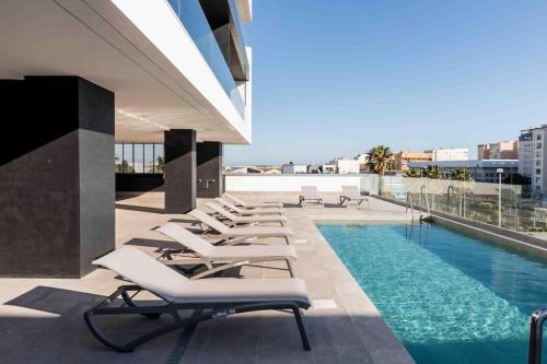 Torre D'Arenas, playa Victoria, piscina y parking