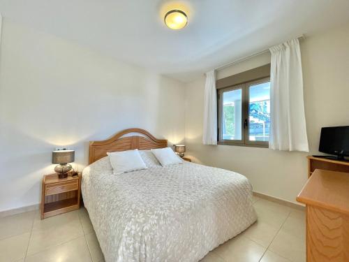 Postel nebo postele na pokoji v ubytování 2 Bedrooms Apartment in Calpe LARIMAR