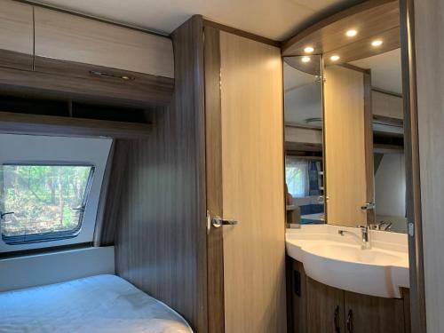 Koupelna v ubytování Przyczepy VIP - Ośrodek na Klifie Village - Hel Helska 11