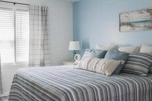 Una cama o camas en una habitación de 9 Palms