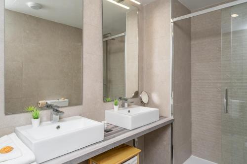 a bathroom with two sinks and a shower at Luxurious apartment in Benalmadena Ref 35 in Benalmádena