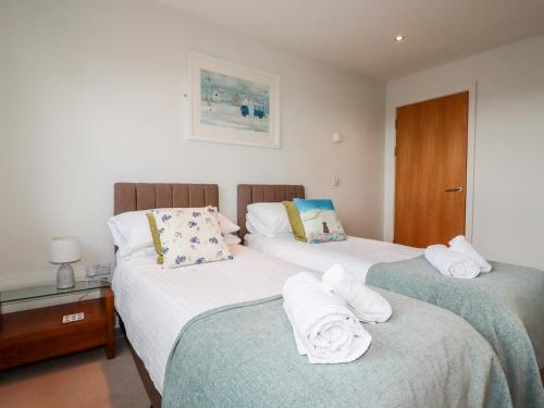 Postel nebo postele na pokoji v ubytování Fistral Pearl