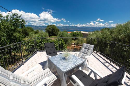 Apartment Brigitte with balcony & sea view