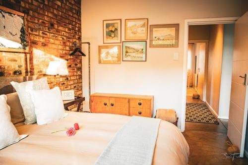 Кровать или кровати в номере The Stoke House
