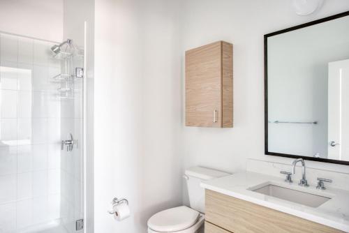 Gallery image of Newton 2br w wd gym nr Newtonville T BOS-805 in Newton