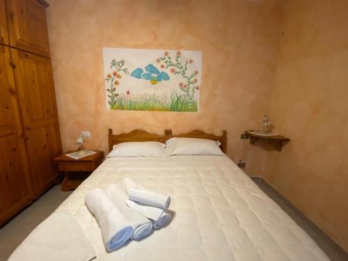 En eller flere senge i et værelse på Bed and Breakfast Li Paduli Alvi