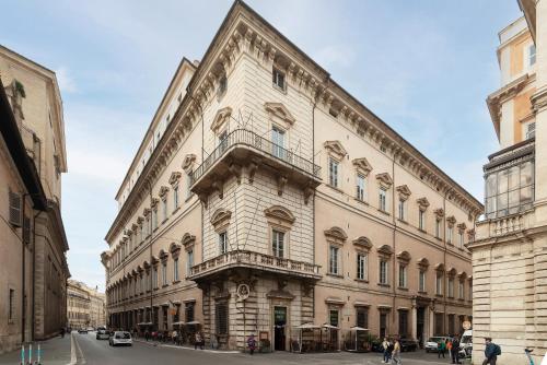 GuestHost - Palazzo Altieri Elegant Apartment