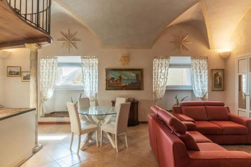 GuestHost - Palazzo Altieri Elegant Apartment