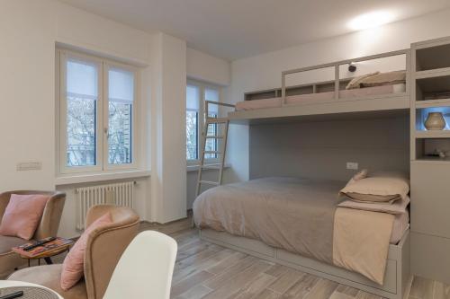 a bedroom with a bunk bed and a living room at Suite Campania - ristrutturato nuovo vicino M4 in Milan