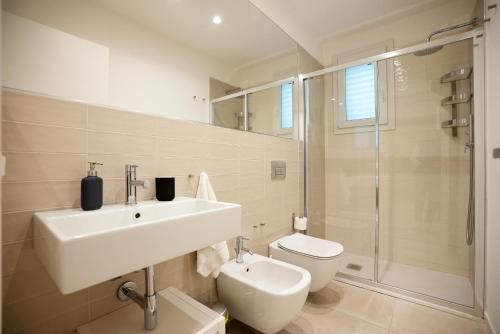 a bathroom with a sink and a toilet and a shower at Keys of Sicily - Marina di Modica in Marina di Modica