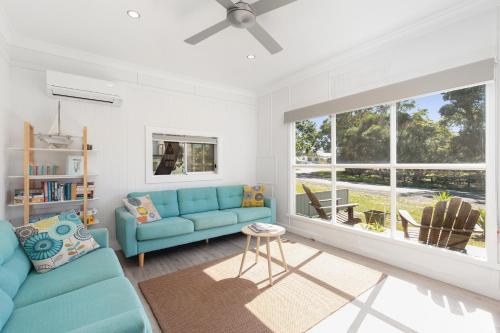 Ruang duduk di Abode Callala Beach Jervis Bay - 100m to Beach!