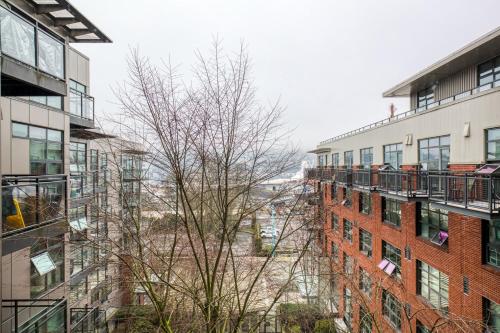 Gallery image of S Lake Union 2BR w Gym WD nr Space Needle SEA-192 in Seattle