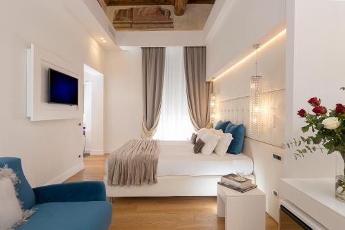 a bedroom with a white bed and a window at Argentina Residenza Style Hotel in Rome