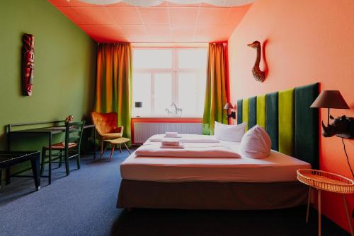 a hotel room with a bed and a table and chairs at LaLeLu Hostel Dresden in Dresden