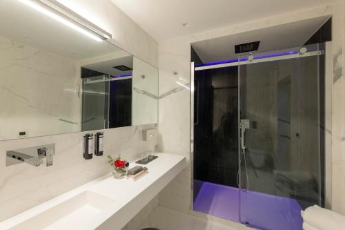 a bathroom with a shower and a sink and a mirror at Argentina Residenza Style Hotel in Rome