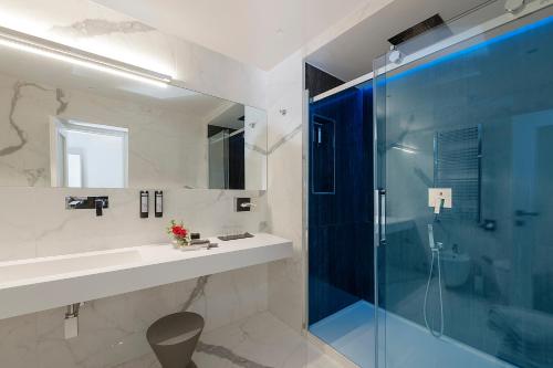 a bathroom with a glass shower and a sink at Argentina Residenza Style Hotel in Rome