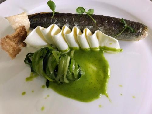ホテルの敷地内または近くでの食事または食べ物