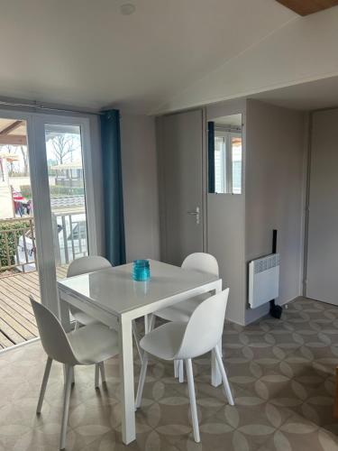 Zdjęcie z galerii obiektu Mobile home 6-8 personnes camping la Carabasse à VIAS w mieście Vias