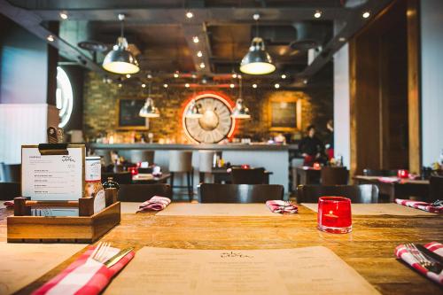 Aviator Hampshireにあるレストランまたは飲食店