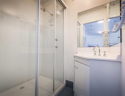 a bathroom with a shower and a sink at Diggers Tavern in Bellingen