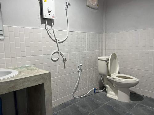 a bathroom with a toilet and a shower at บ้านอยู่สบาย บึงโขงหลง in Ban Don Klang