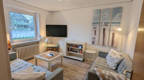 a living room with a couch and a tv at "Haus zwischen Nord- und Ostsee" in Büdelsdorf