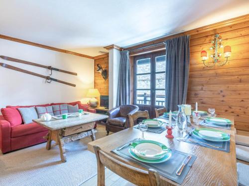 Élégant Appartement 3 Pièces au Cœur de Val-d'Isère, à Deux Pas des Pistes - FR-1-694-244