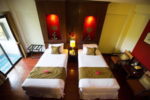 Postel nebo postele na pokoji v ubytování Chiangmai Gate Hotel