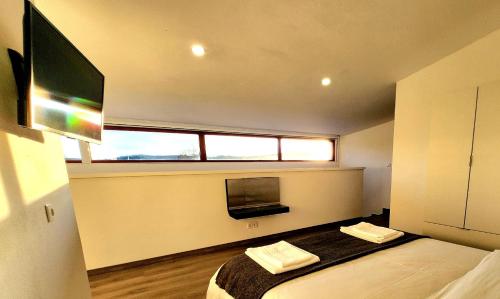 a bedroom with a bed and a tv in a room at O Abel Hotel rural in Bragança