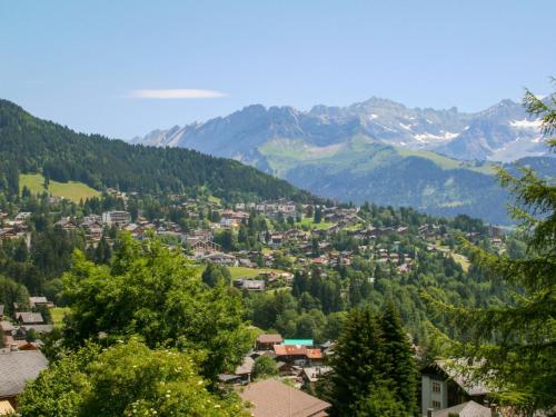 a town in a valley with mountains in the background at Apartment Grand-Hôtel B35 by Interhome in Villars-sur-Ollon