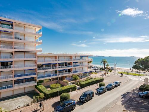 Apartment Le Capitole-3 by Interhome