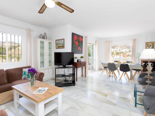TV a/nebo společenská místnost v ubytování Villa Romeral by Interhome