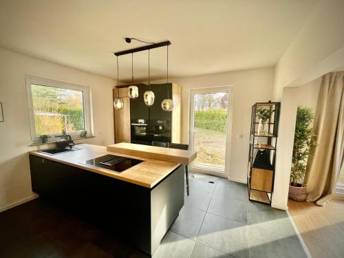 a kitchen with a sink and a counter top at Wasserspaß pur - Luxus Ferienhaus bei Berlin, direkt am Wasser, inkl SUPs und Schlauchboot! in Oranienburg