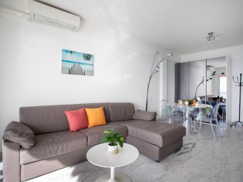Χώρος καθιστικού στο Apartment L'Angelina-1 by Interhome