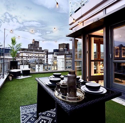 Penthouse Noir - Wyndale Living - Central BHam 2BR photo 3